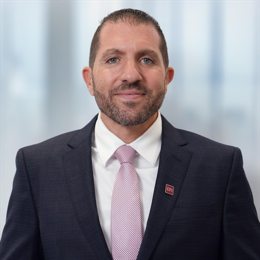 高估值面临负面数据，华尔街巨头发出警示：美股或将修正！