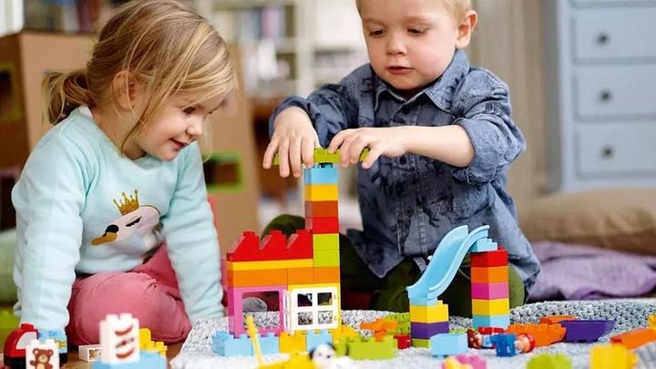 浔郁春光好 田间育苗忙